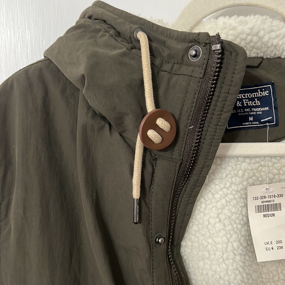 Abercrombie & Fitch Winter coat size Medium but fits a Large too - Picture 5 of 6